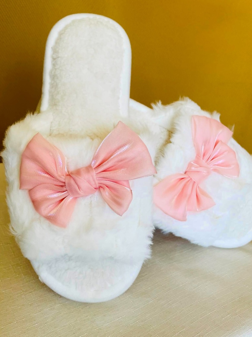 Cozy White Faux Fur Slippers w/ Pink Bow | Cute Plush Slides | Soft Aesthetic